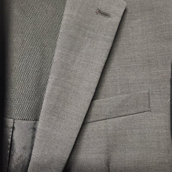 Jos A Bank Men's 40R Travel Tech Gray Slim Fit Two Button Sports Coat Slim Fit - Picture 3 of 9